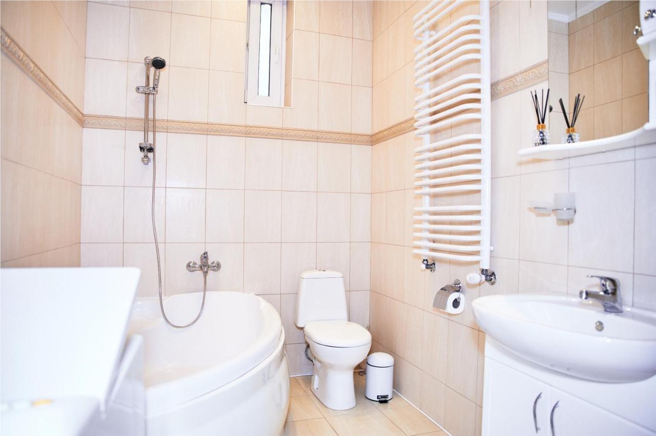 Designer Apartment In The Center Lviv Eksteriør bilde