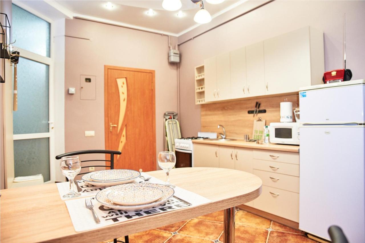 Designer Apartment In The Center Lviv Eksteriør bilde